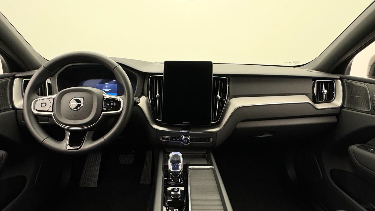 Volvo<br>XC60 B5 Benzin Mild Hybrid AWD Black Edition