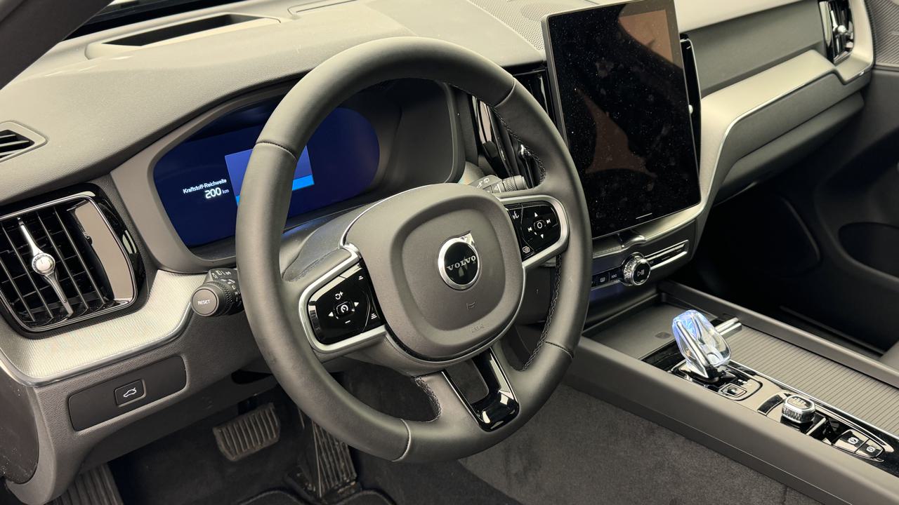 Volvo<br>XC60 B5 Benzin Mild Hybrid AWD Black Edition