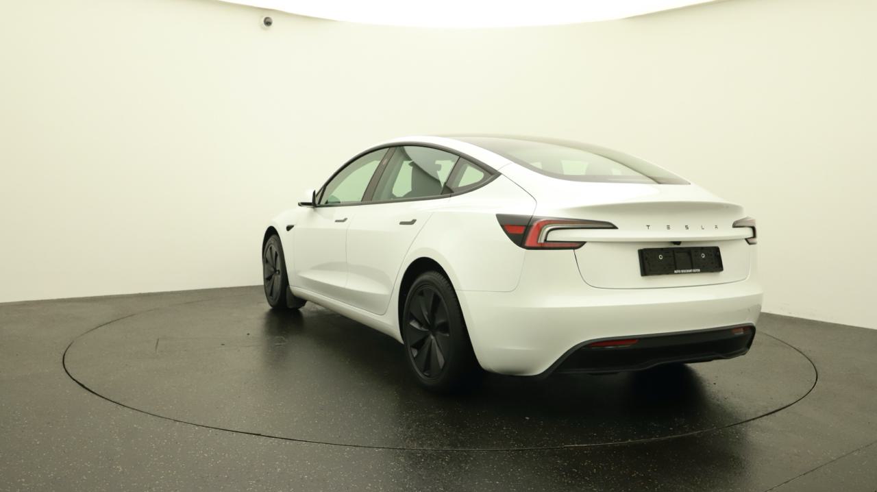 Tesla<br>Model 3 RWD