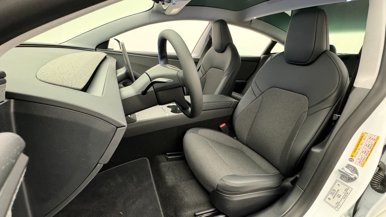 Tesla<br>Model 3 RWD
