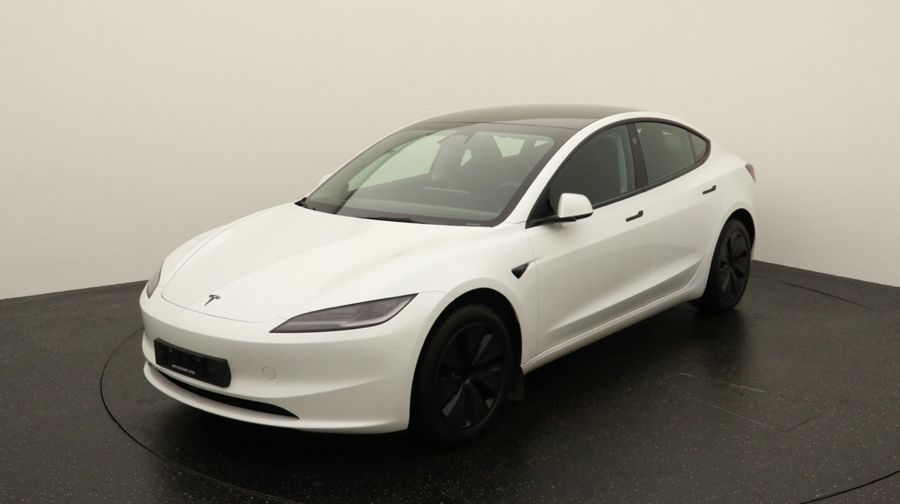 Tesla<br>Model 3 RWD