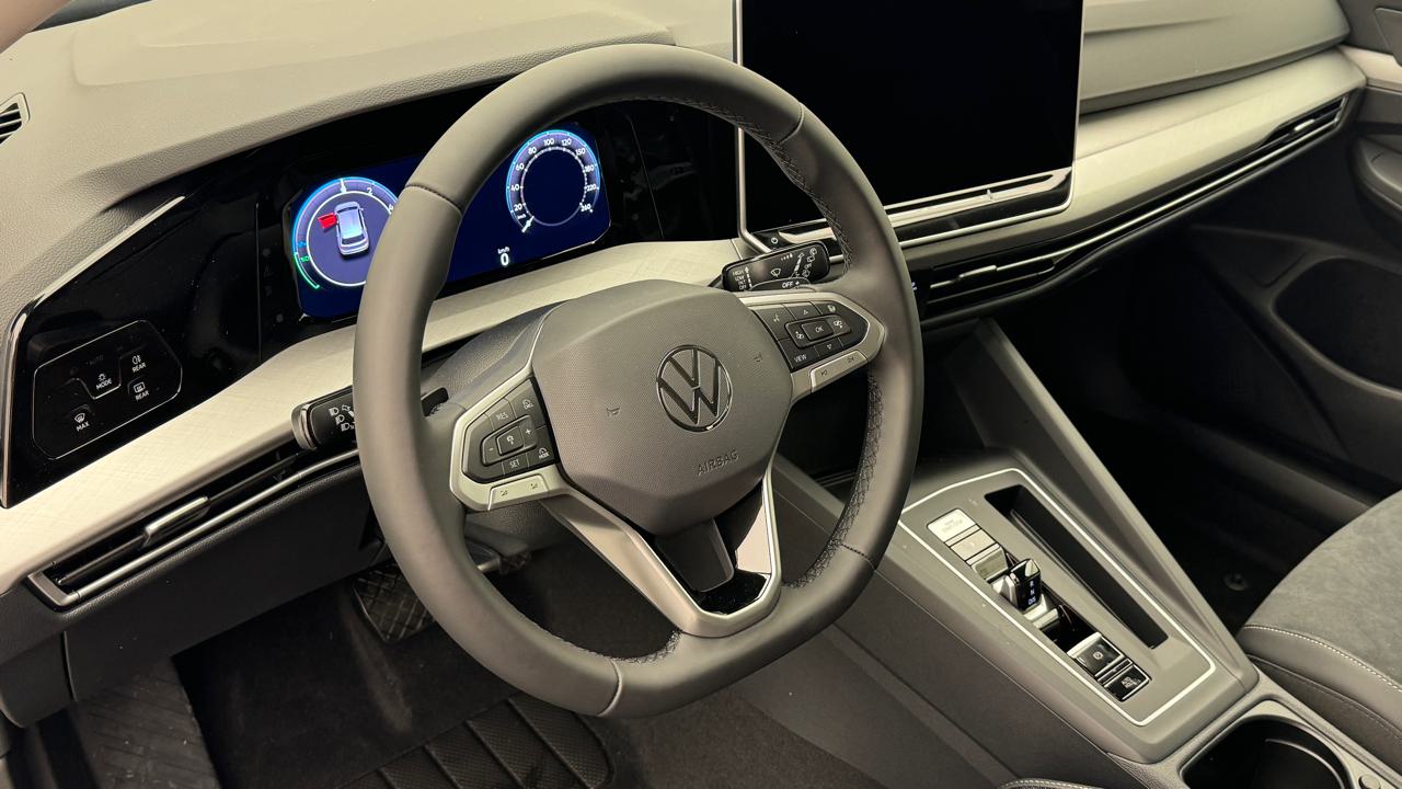 VW<br>Golf VIII 1.5 TSI PHEV Limited