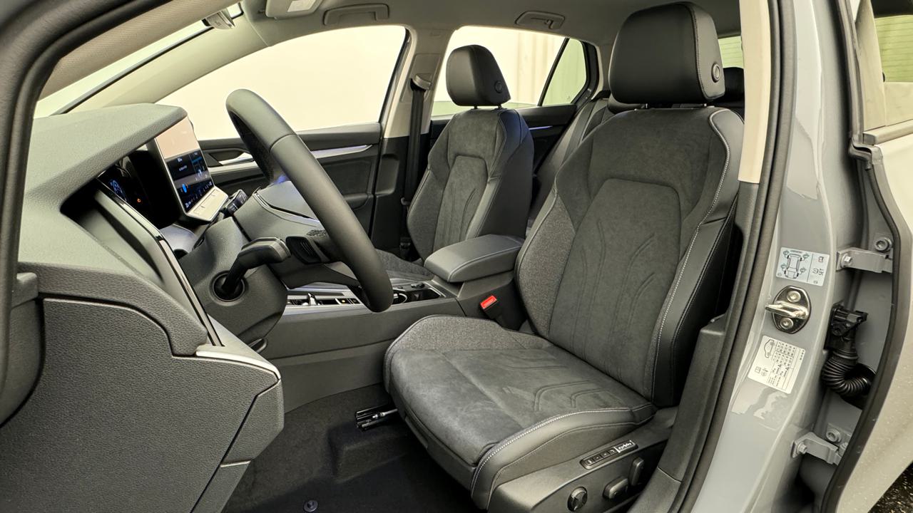 VW<br>Golf VIII 1.5 TSI PHEV Limited