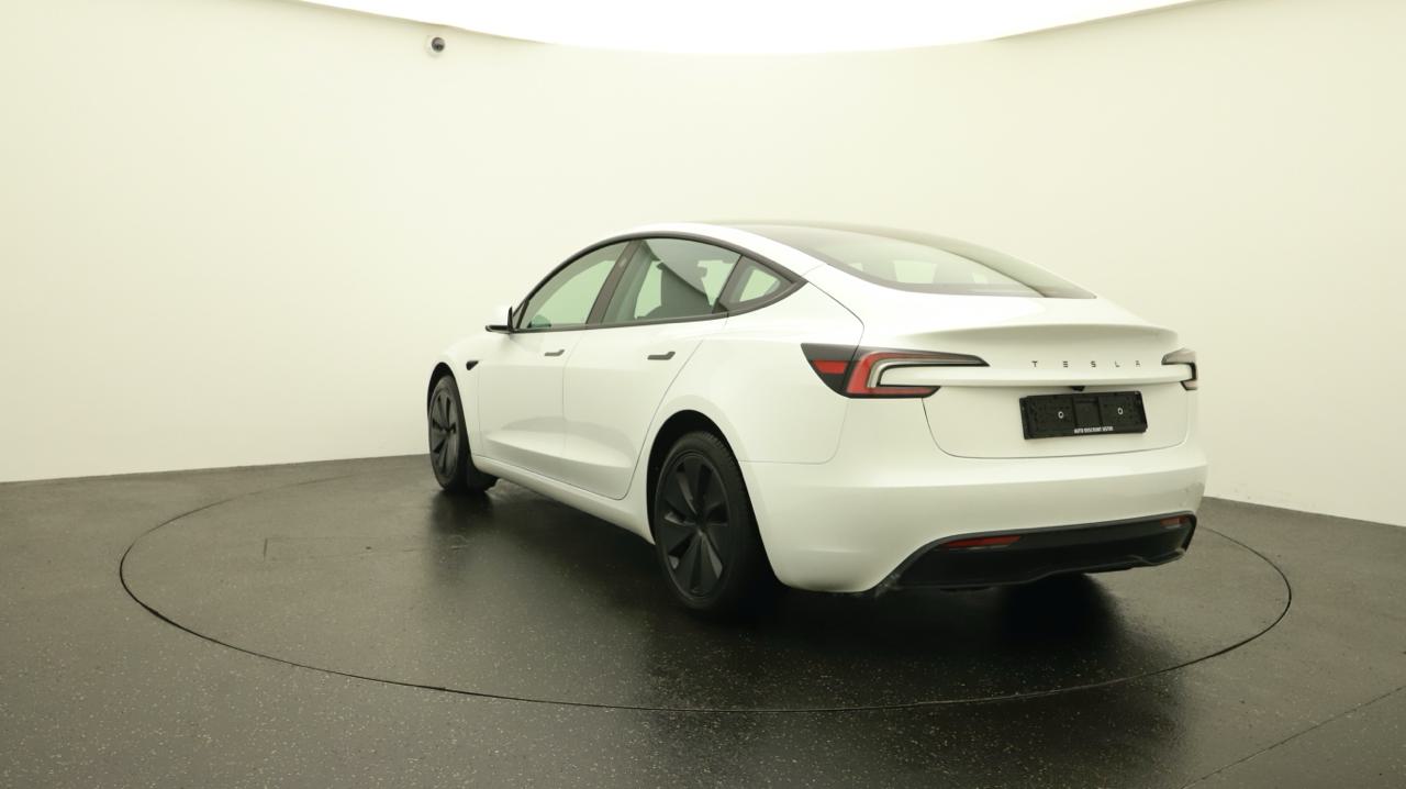 Tesla<br>Model 3 RWD