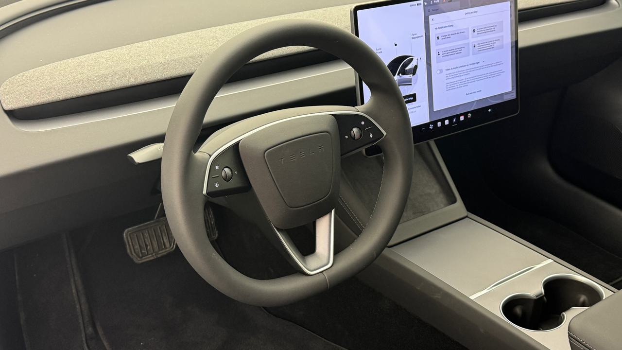 Tesla<br>Model 3 RWD