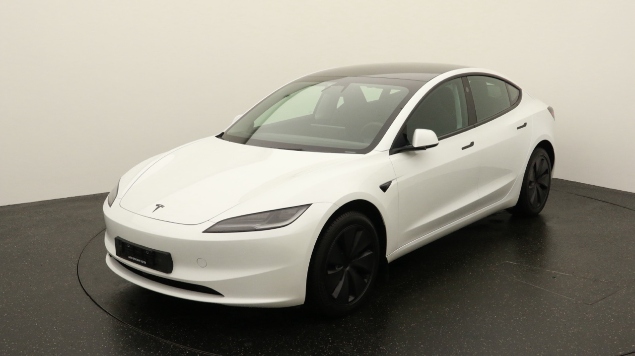 Tesla<br>Model 3 RWD