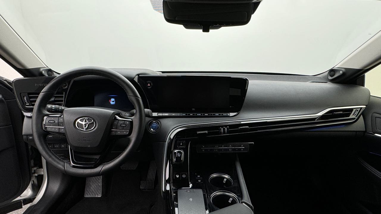 Toyota<br>Mirai Fuel cell Platinum
