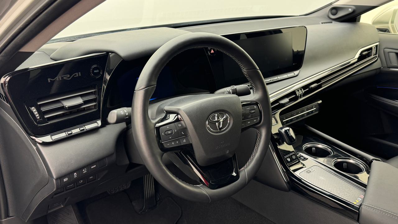 Toyota<br>Mirai Fuel cell Platinum