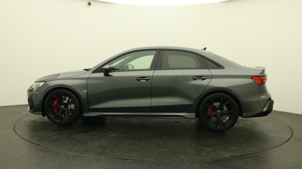 Audi<br>RS3 Limousine 2.5 TSI quattro S-tronic