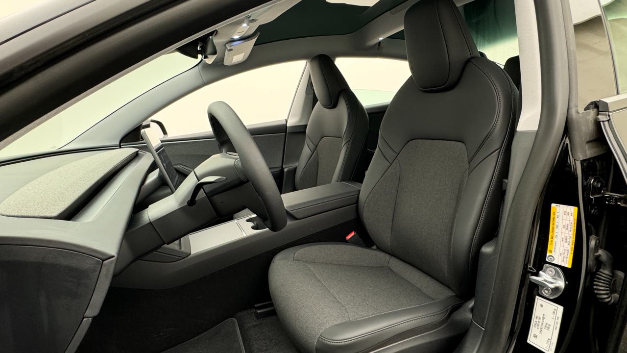Tesla<br>Model 3 RWD