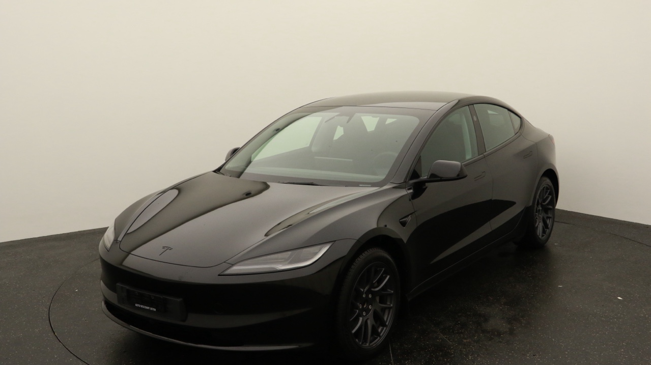 Tesla<br>Model 3 RWD