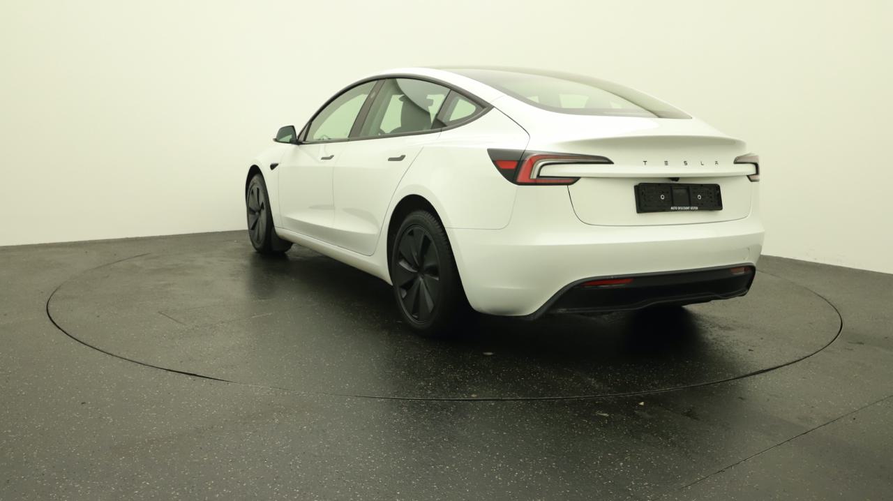 Tesla<br>Model 3 Long Range RWD