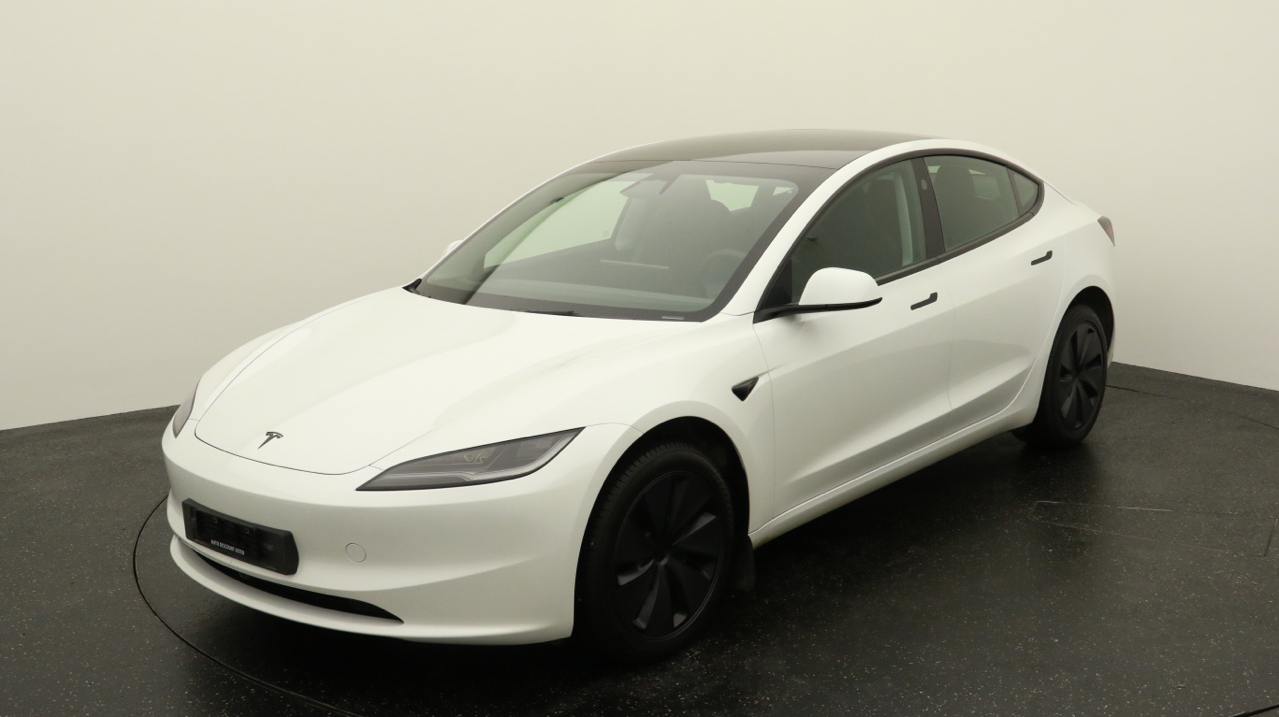Tesla<br>Model 3 Long Range RWD