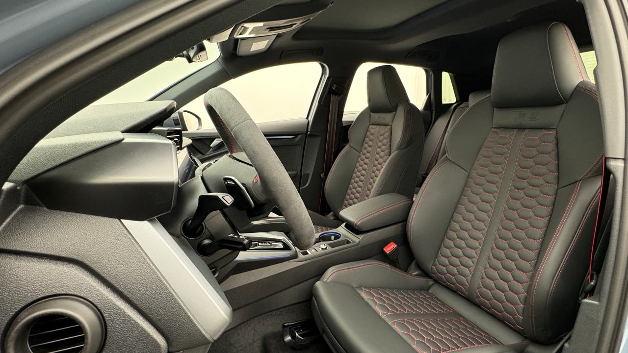 Audi<br>RS3 Sportback 2.5 TSI quattro S-tronic