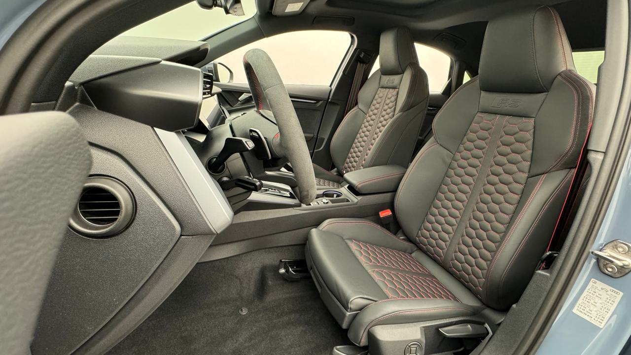 Audi<br>RS3 Limousine 2.5 TSI quattro S-tronic