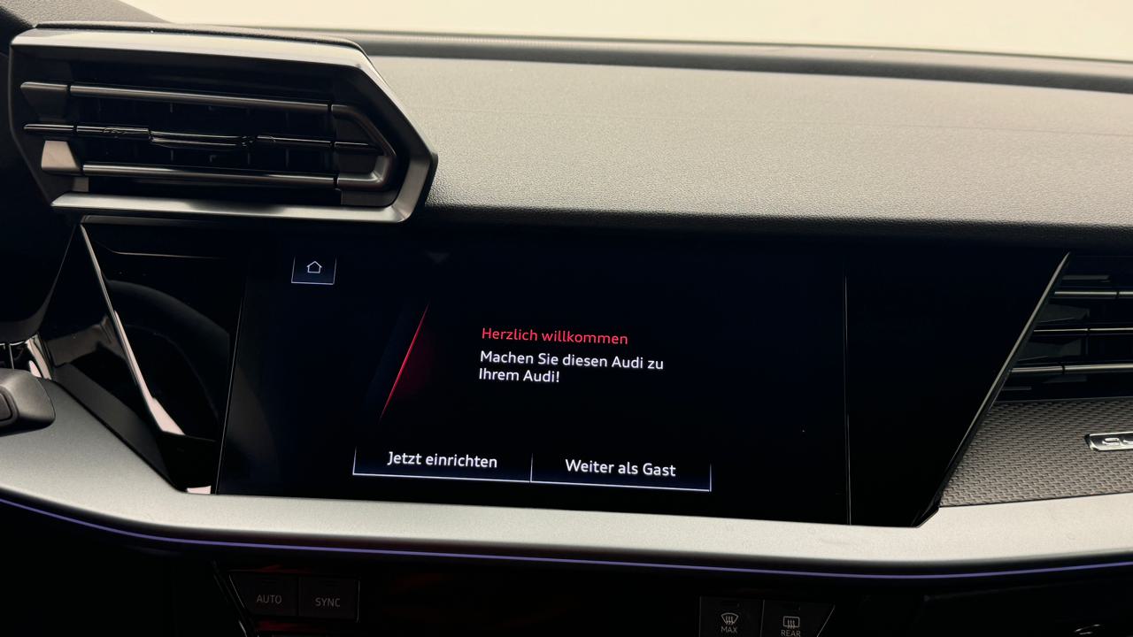 Audi<br>RS3 Limousine 2.5 TSI quattro S-tronic