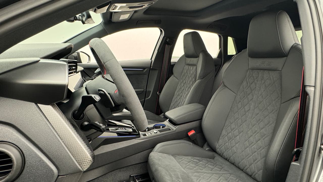 Audi<br>RS3 Sportback 2.5 TSI quattro S-tronic