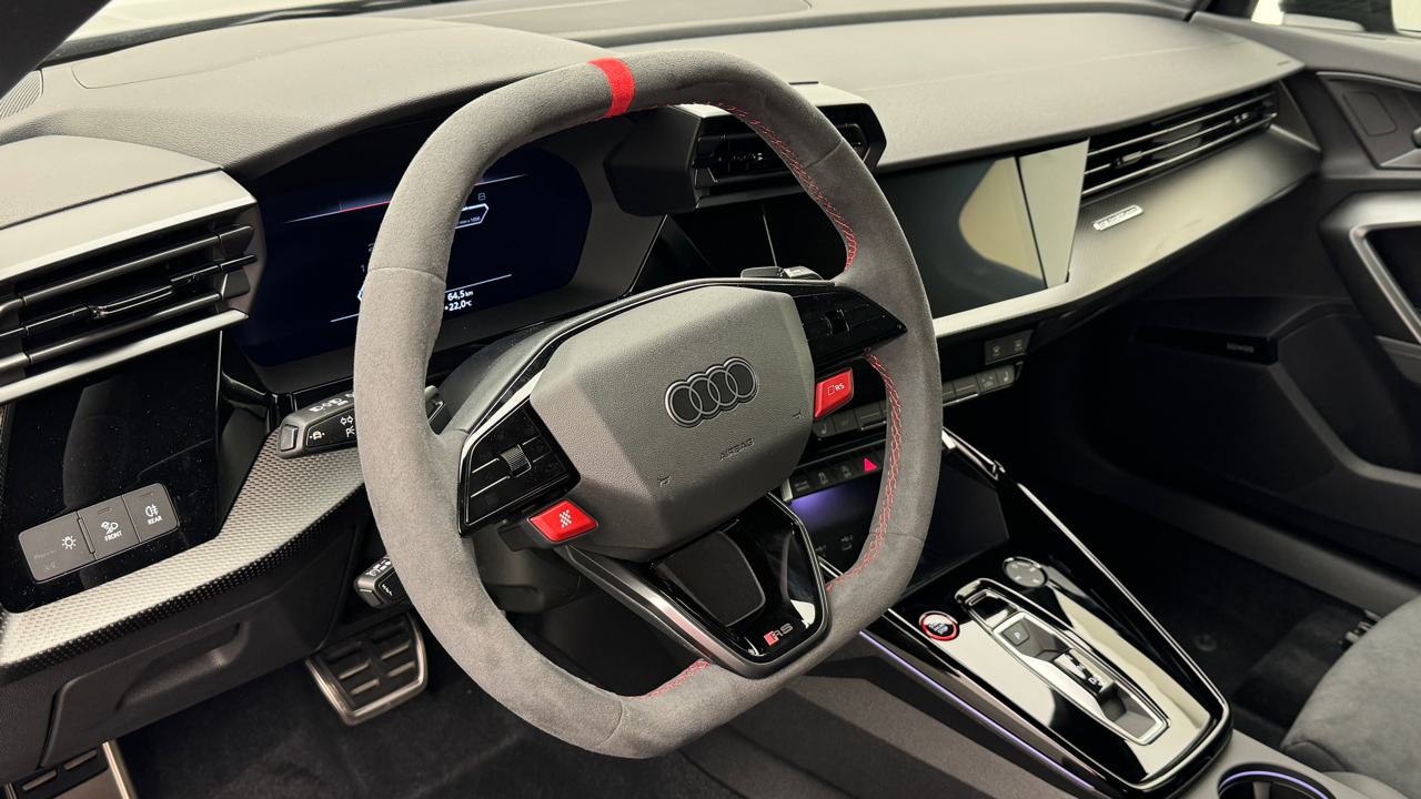 Audi<br>RS3 Sportback 2.5 TSI quattro S-tronic