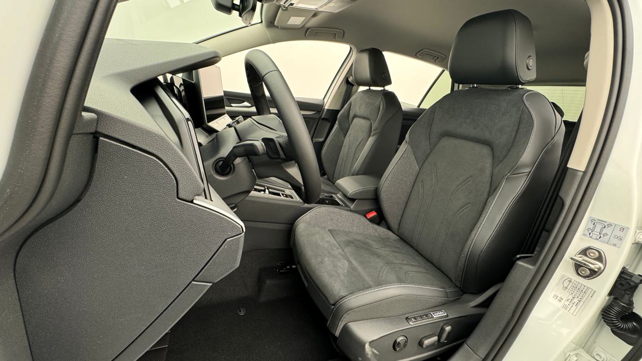 VW<br>Golf VIII 1.5 TSI PHEV Limited