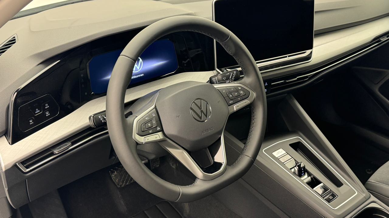 VW<br>Golf VIII 1.5 TSI PHEV Limited