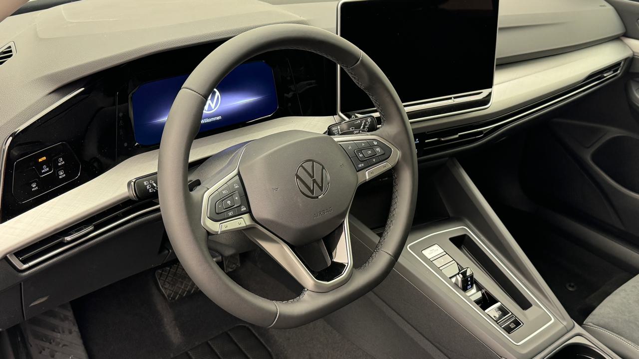 VW<br>Golf VIII 1.5 TSI PHEV Limited