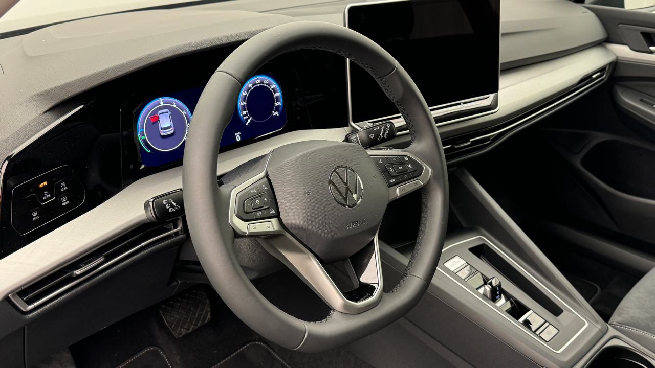 VW<br>Golf VIII 1.5 TSI PHEV Limited