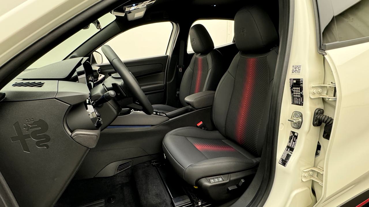 Alfa Romeo<br>Junior 1.2 48V Hybrid Speciale