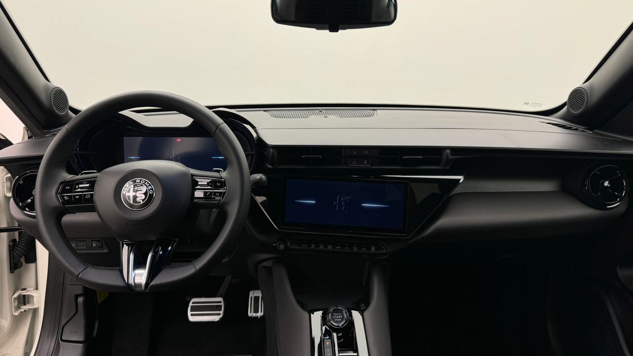 Alfa Romeo<br>Junior 1.2 48V Hybrid Speciale