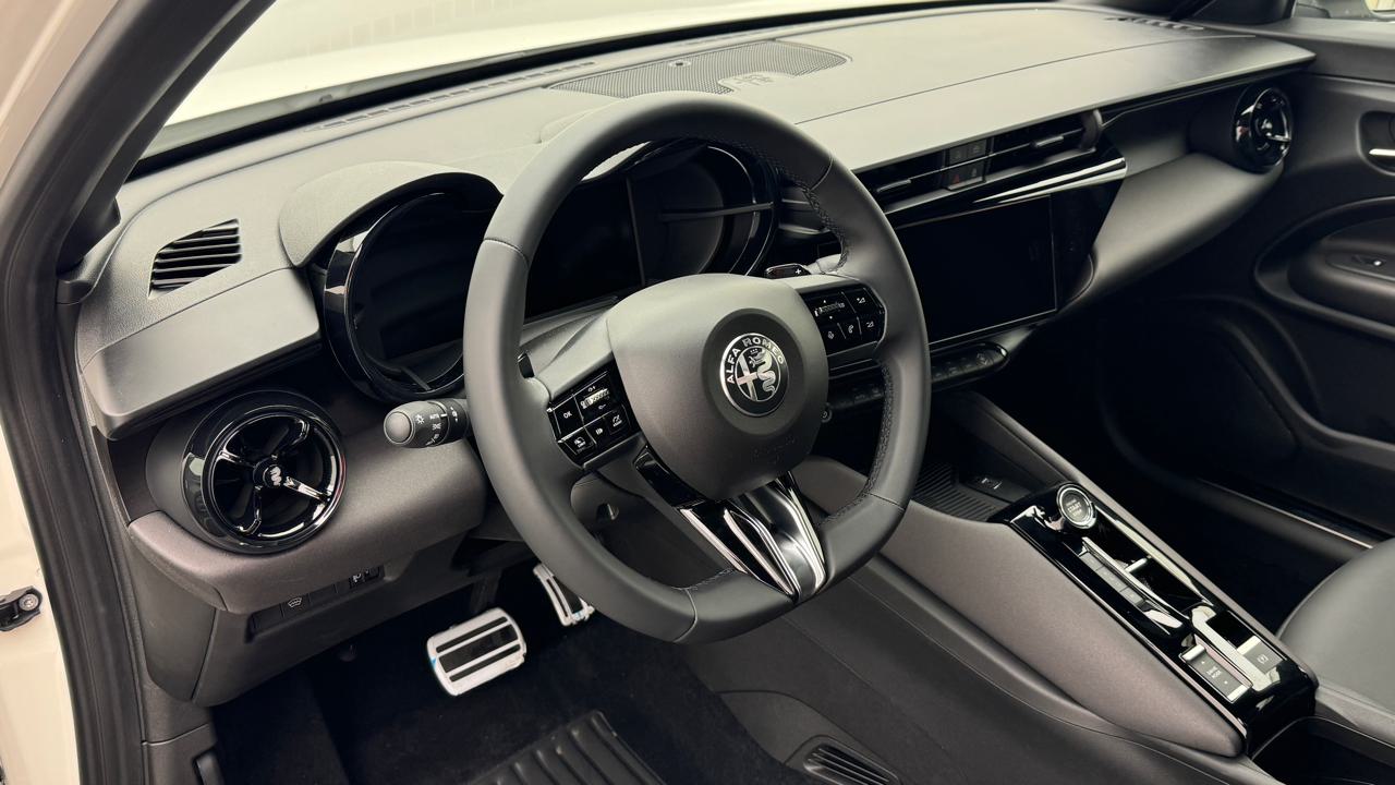 Alfa Romeo<br>Junior 1.2 48V Hybrid Speciale