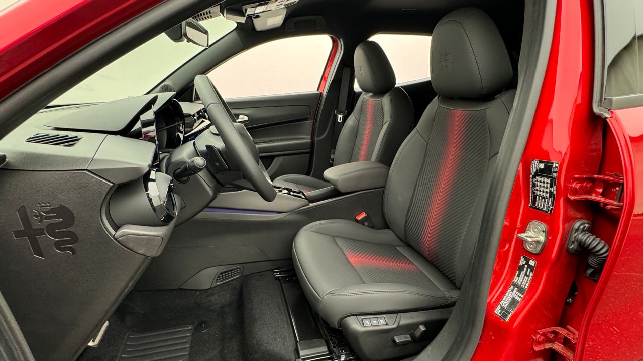 Alfa Romeo<br>Junior 1.2 48V Hybrid Speciale