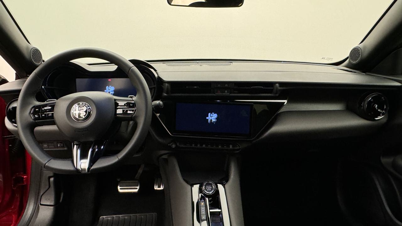 Alfa Romeo<br>Junior 1.2 48V Hybrid Speciale