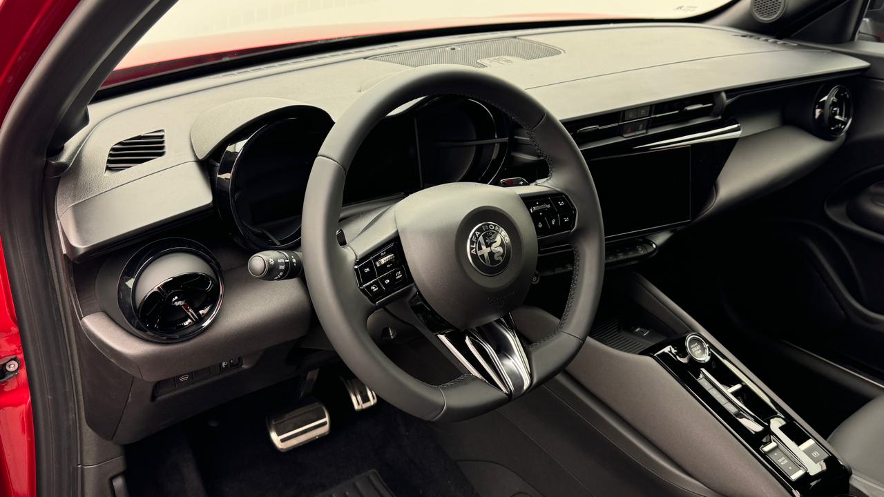 Alfa Romeo<br>Junior 1.2 48V Hybrid Speciale