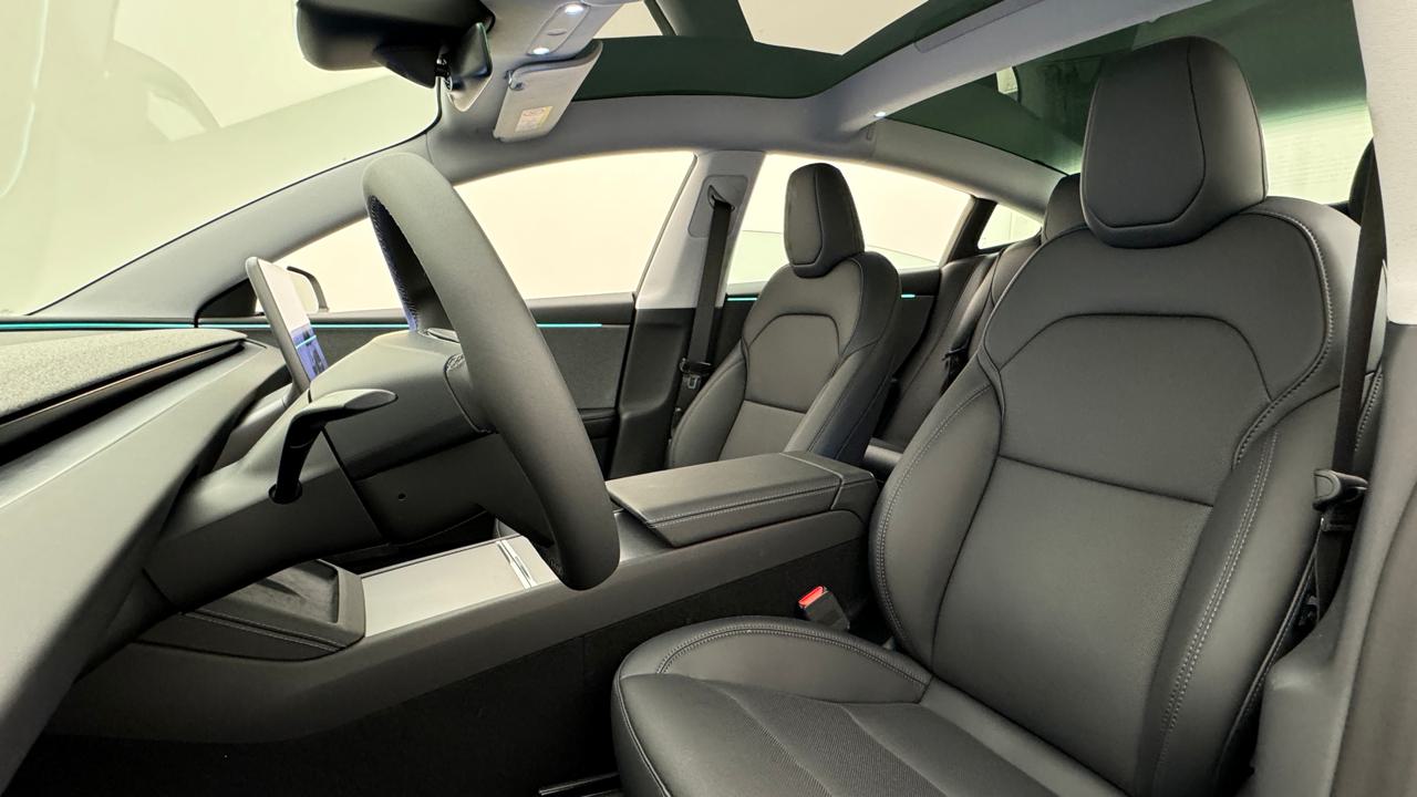Tesla<br>Model 3 Long Range RWD