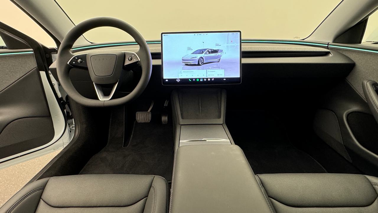 Tesla<br>Model 3 Long Range RWD