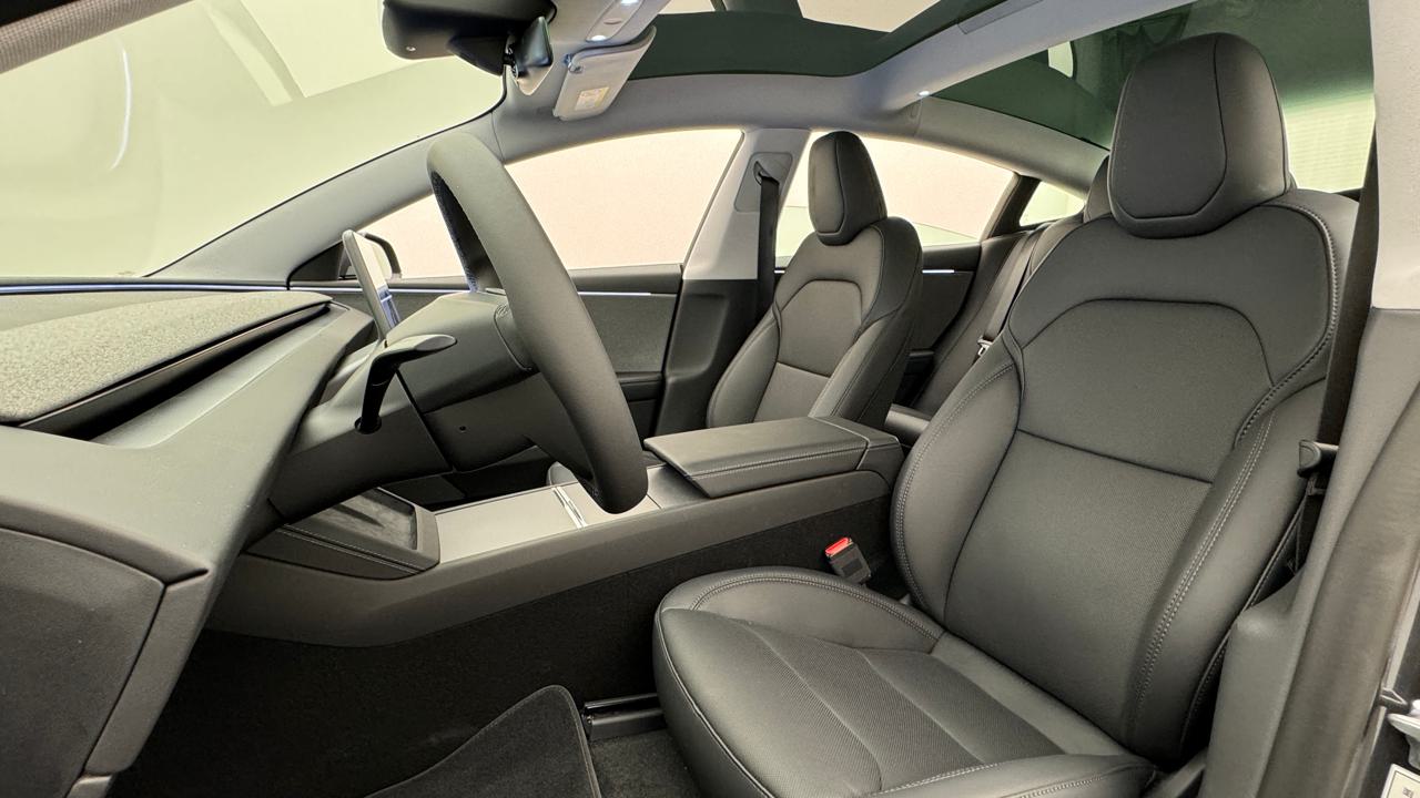 Tesla<br>Model 3 Long Range RWD