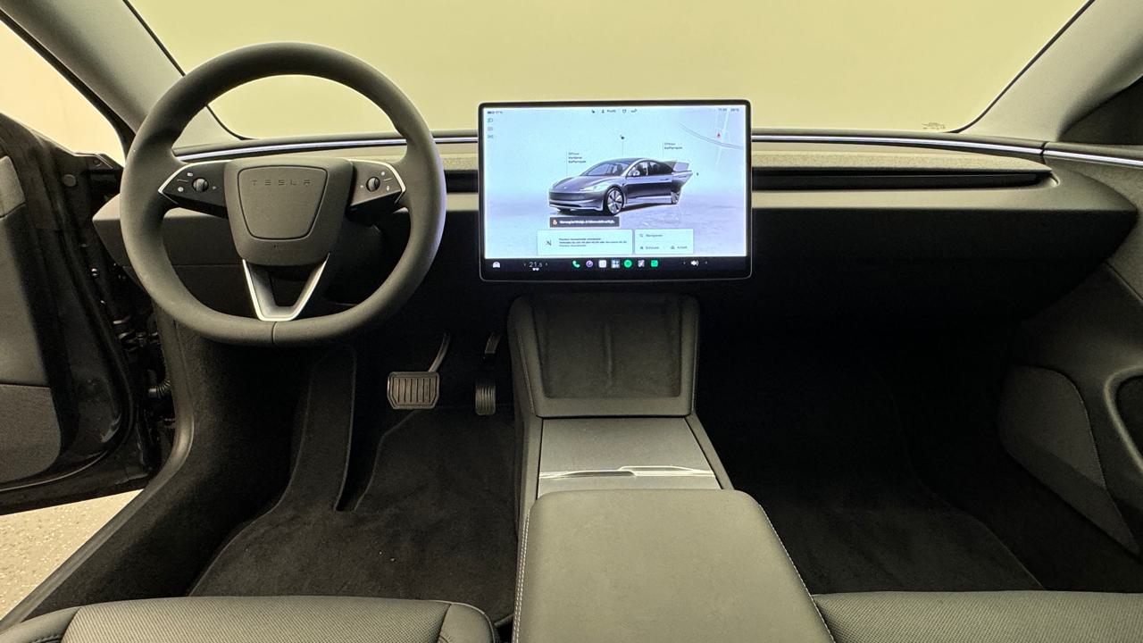 Tesla<br>Model 3 Long Range RWD
