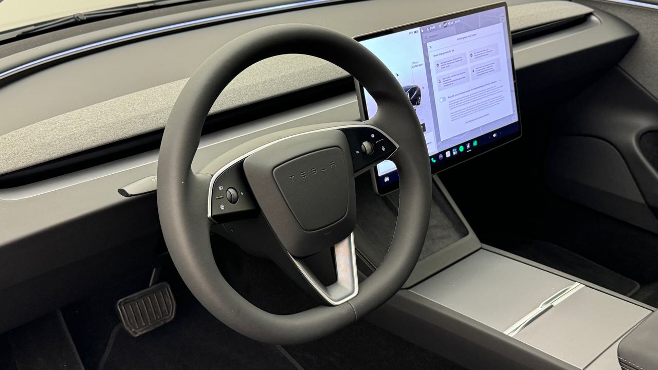Tesla<br>Model 3 Long Range RWD