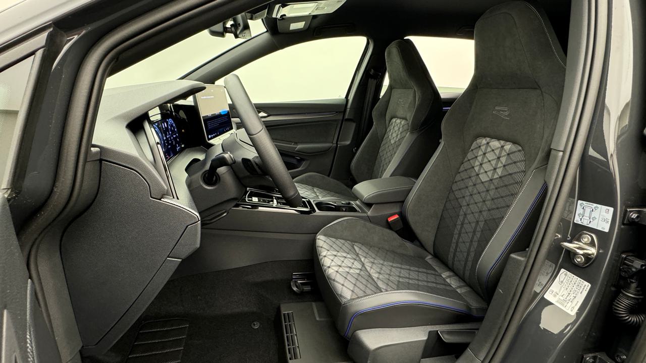 VW<br>Golf VIII Variant 1.5 eTSI mHEV R-Line