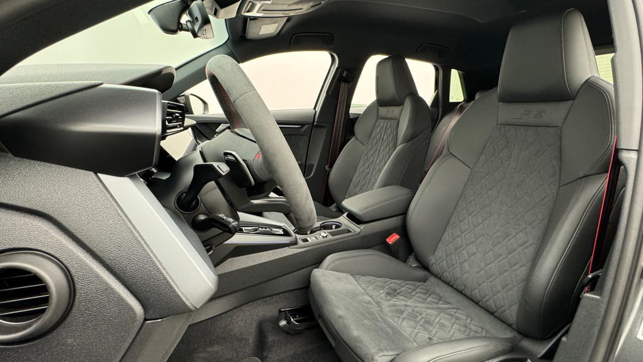 Audi<br>RS3 Sportback 2.5 TSI quattro S-tronic
