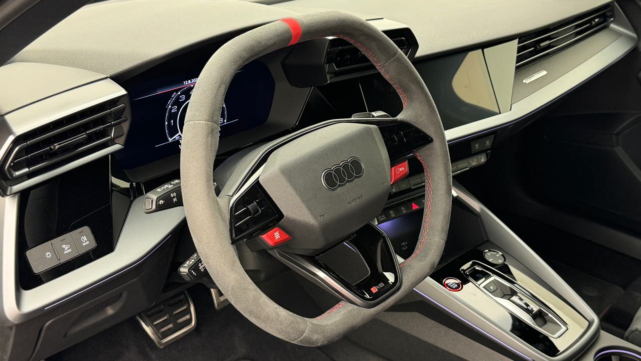 Audi<br>RS3 Sportback 2.5 TSI quattro S-tronic