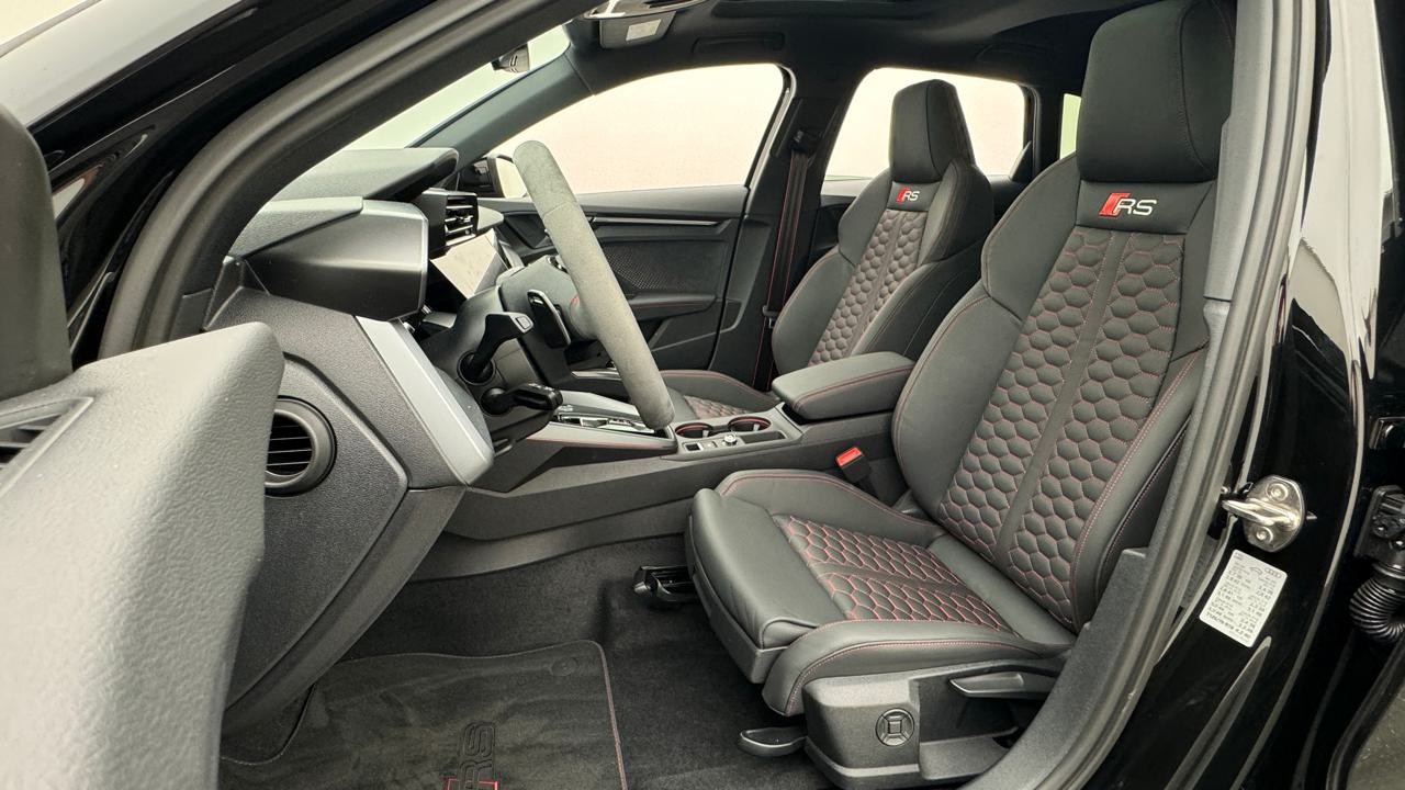 Audi<br>RS3 Sportback 2.5 TSI quattro S-tronic