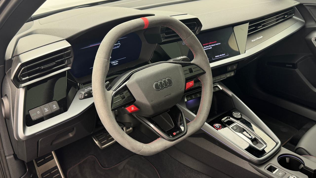 Audi<br>RS3 Sportback 2.5 TSI quattro S-tronic