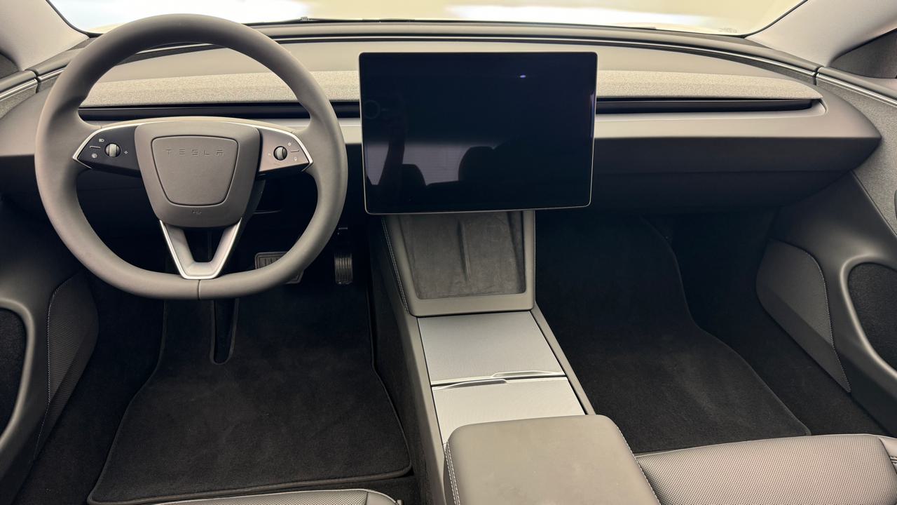 Tesla<br>Model 3 Long Range RWD
