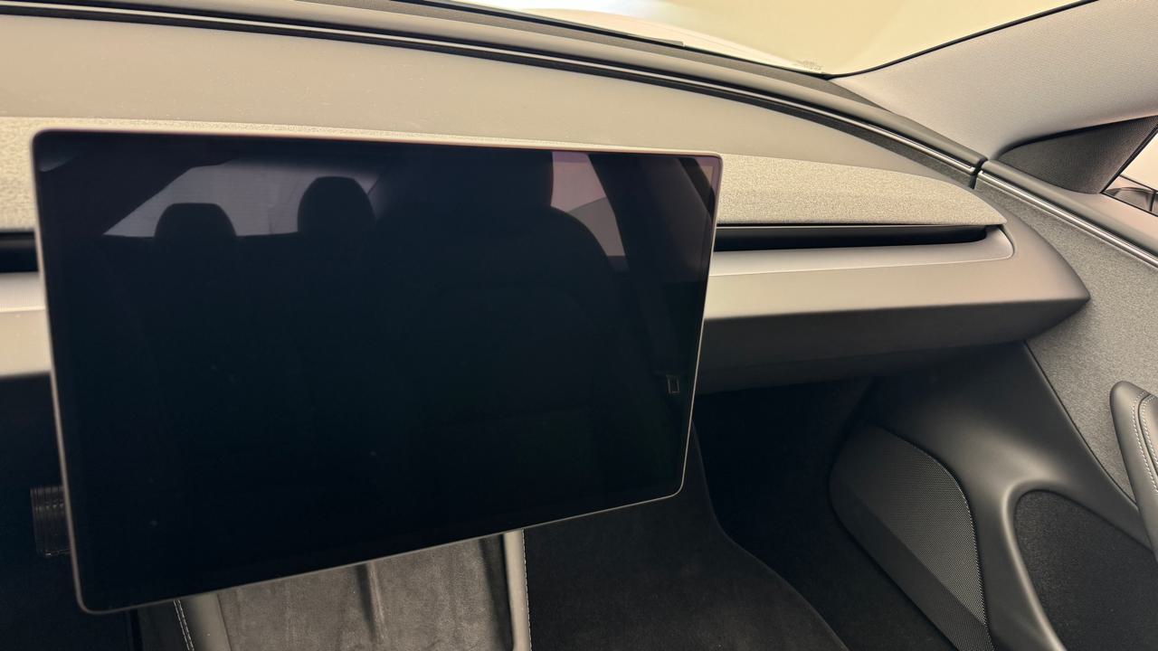 Tesla<br>Model 3 Long Range RWD