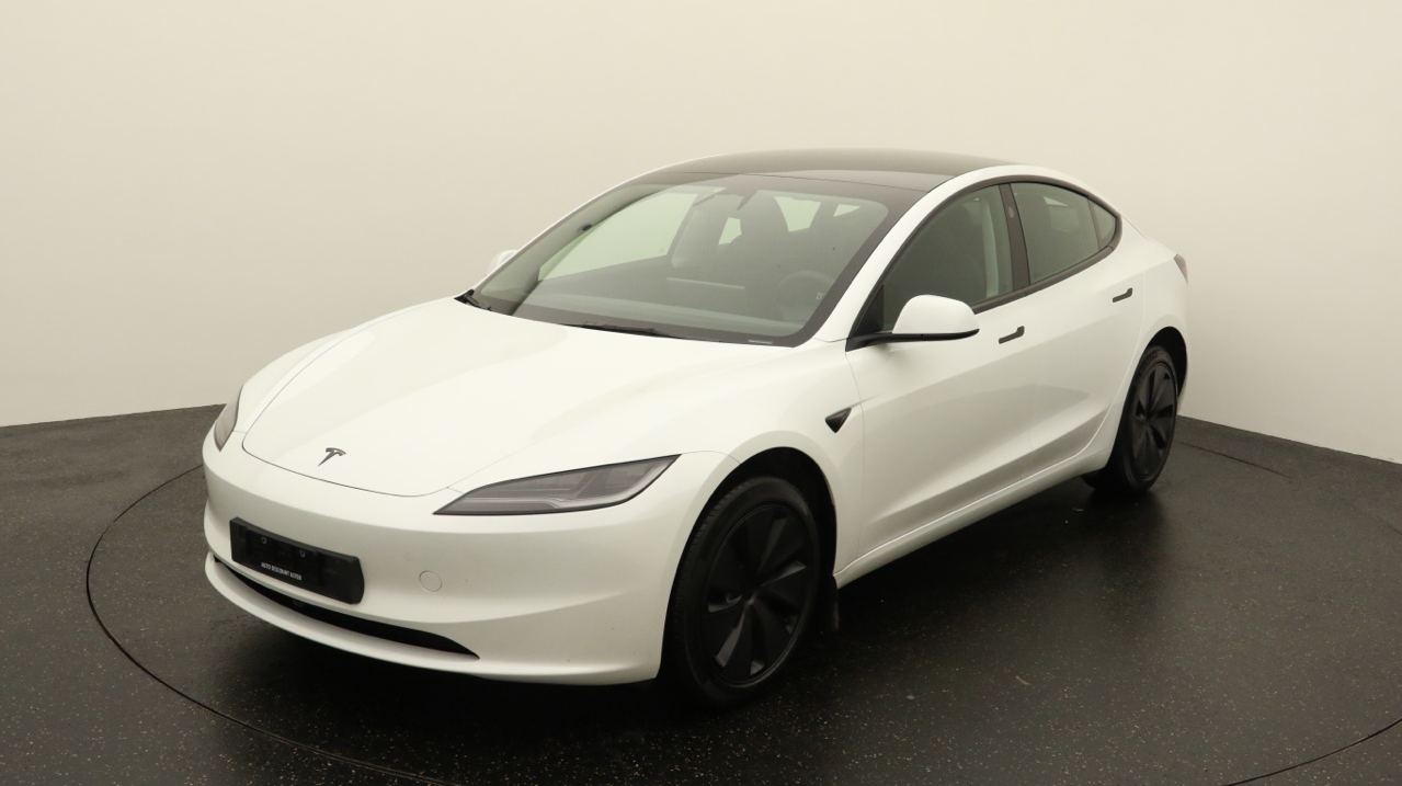 Tesla<br>Model 3 Long Range RWD