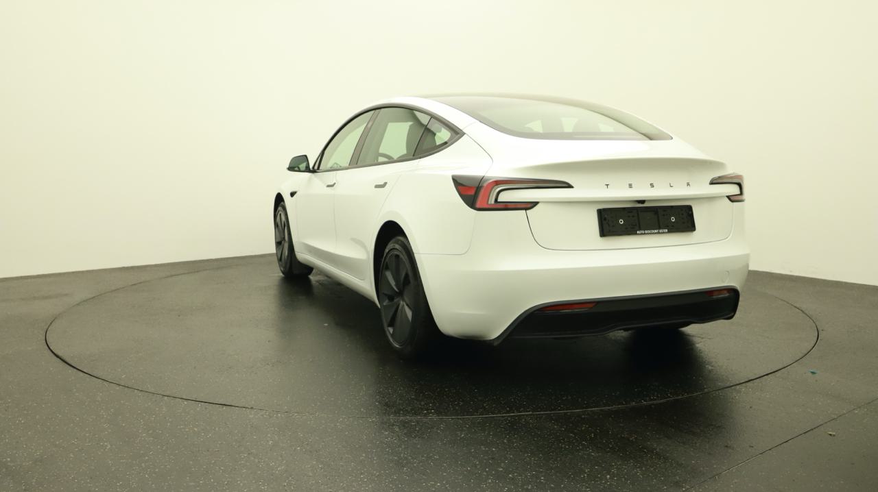 Tesla<br>Model 3 Long Range RWD