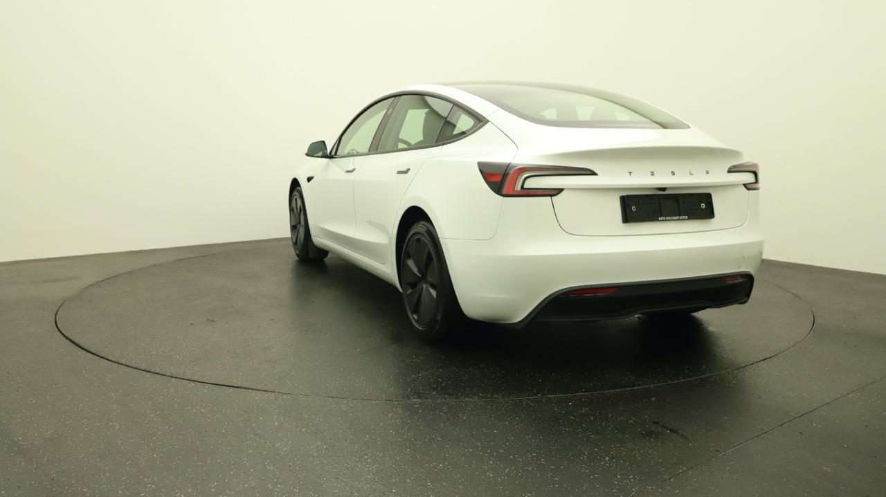 Tesla<br>Model 3 Long Range RWD
