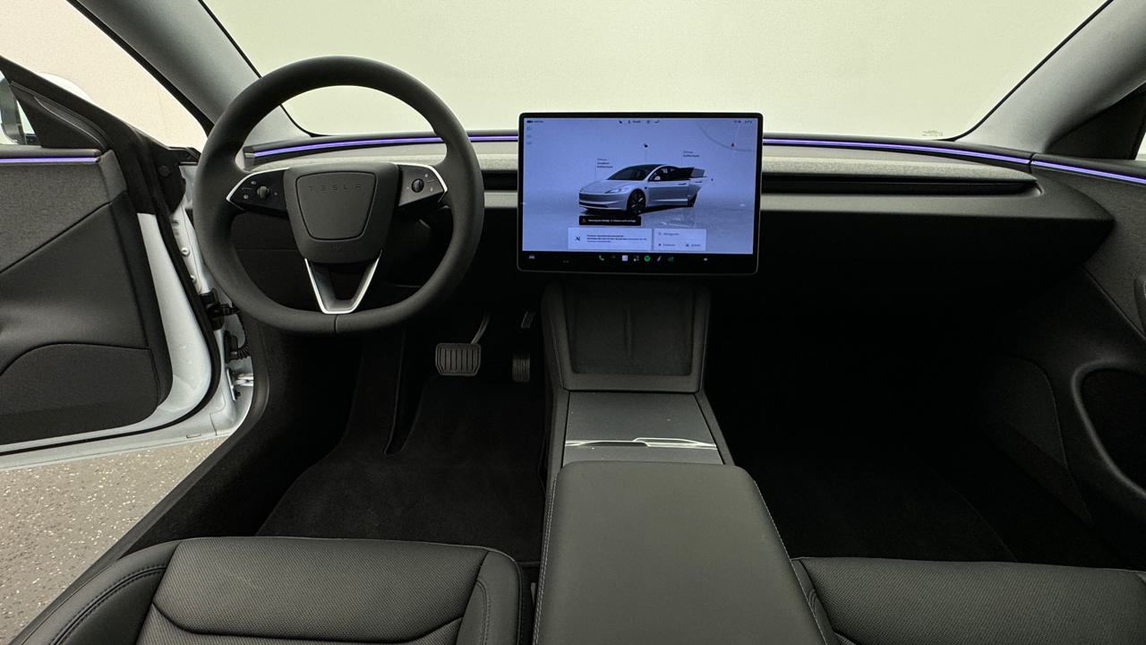 Tesla<br>Model 3 Long Range RWD