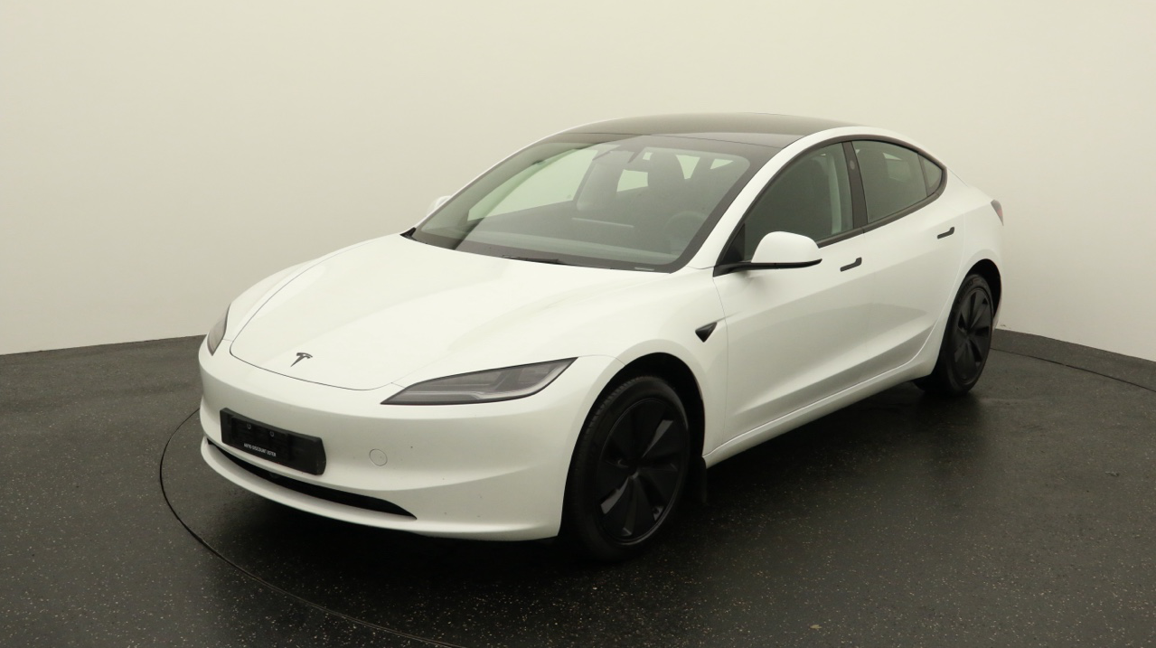 Tesla<br>Model 3 Long Range RWD