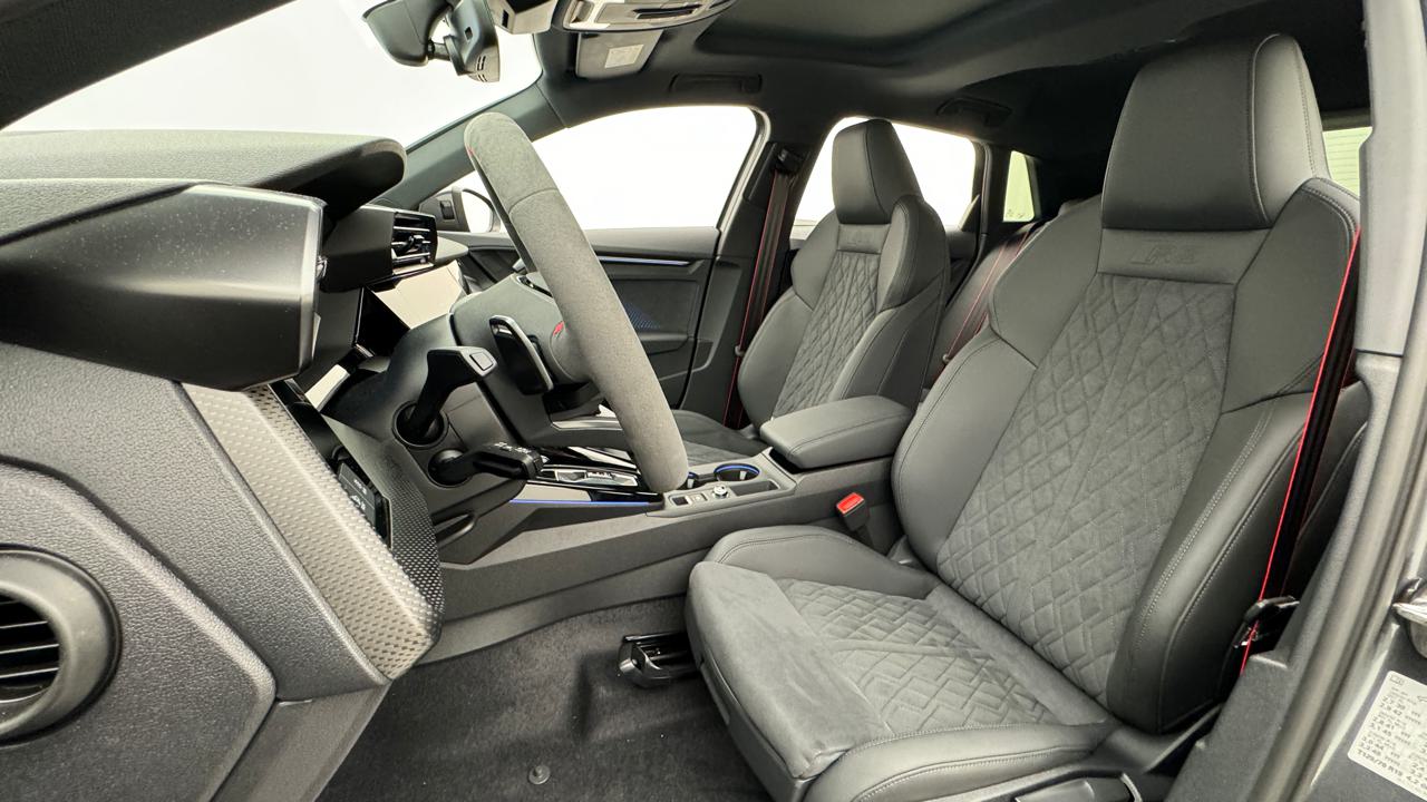 Audi<br>RS3 Sportback 2.5 TSI quattro S-tronic